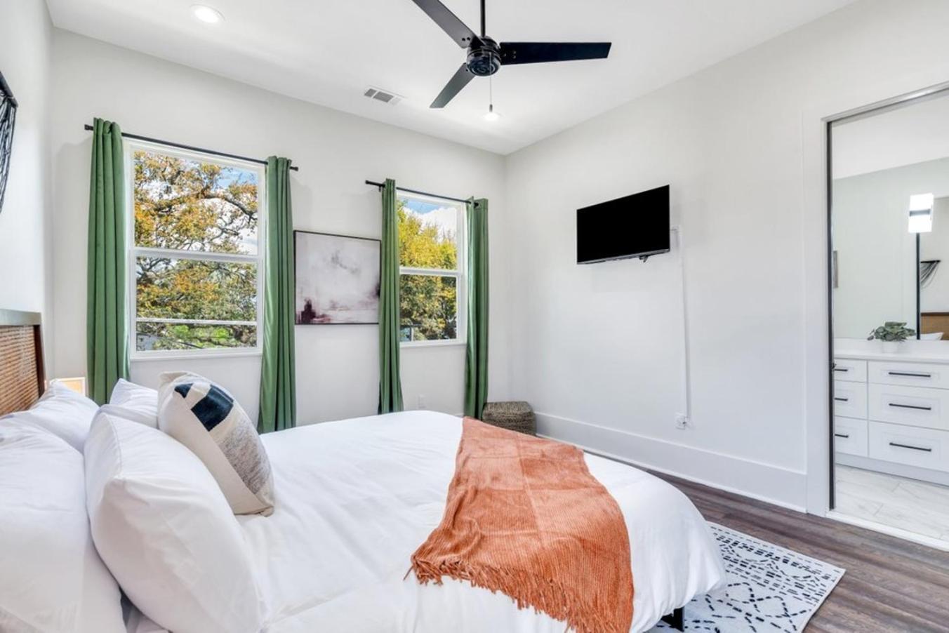 Modern 5br In Mid-city, Walk To Streetcar Holiday home New Orleans